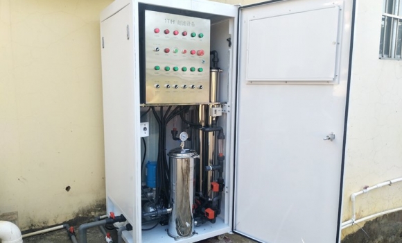 定西小學(xué) ,廚房中央凈水機，每小時1噸超濾凈水設(shè)備